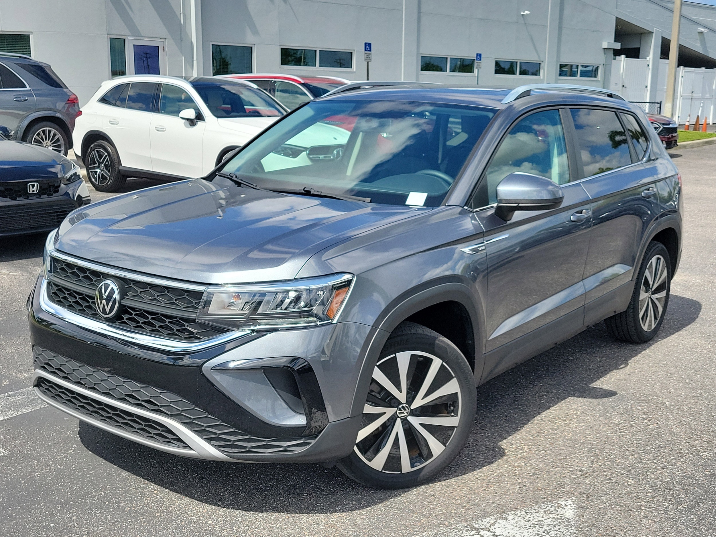 2022 Volkswagen Taos 1.5T SE's photo