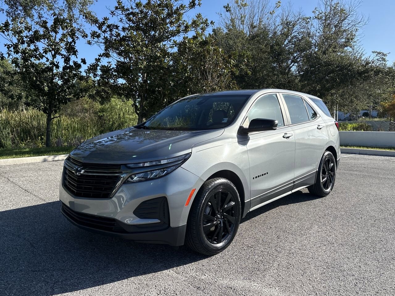 2023 Chevrolet Equinox LS photo 2