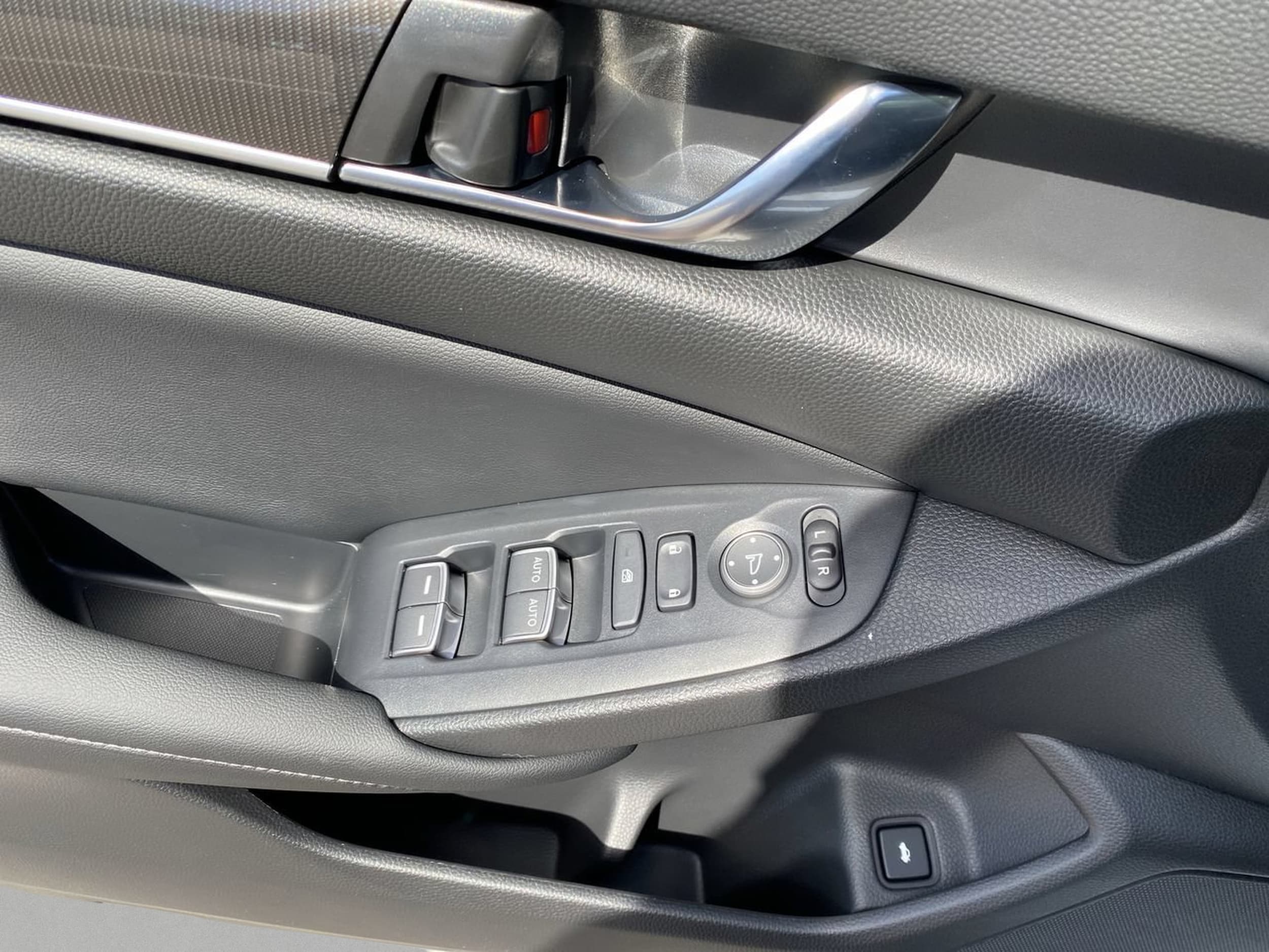2022 Honda Accord Hybrid Sport - Photo 19