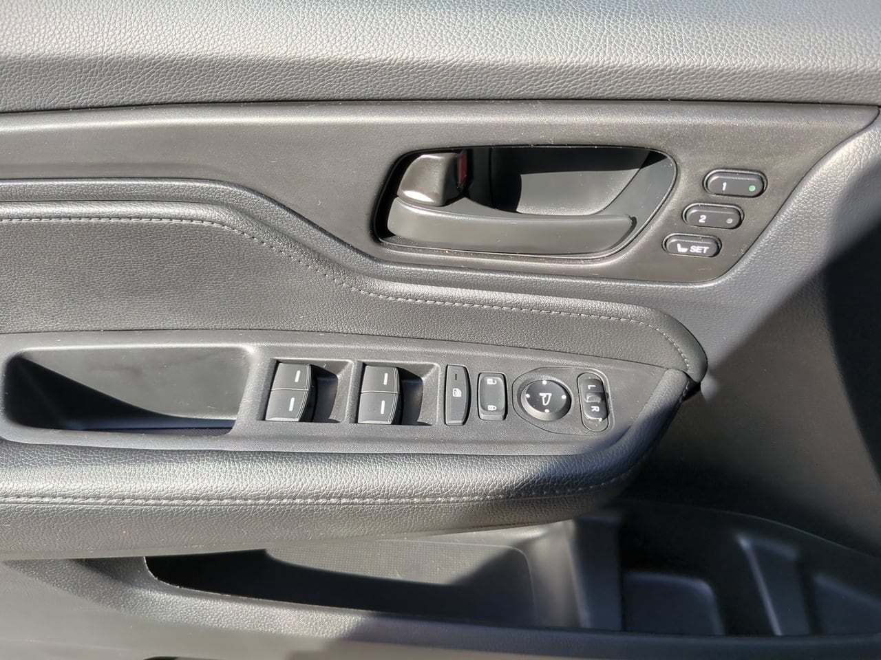2024 Honda Odyssey EX-L - Photo 17