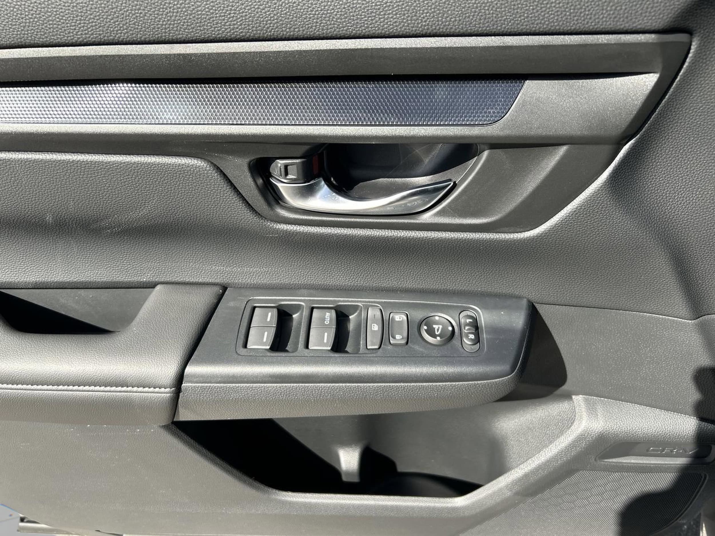 2024 Honda CR-V LX - Photo 18