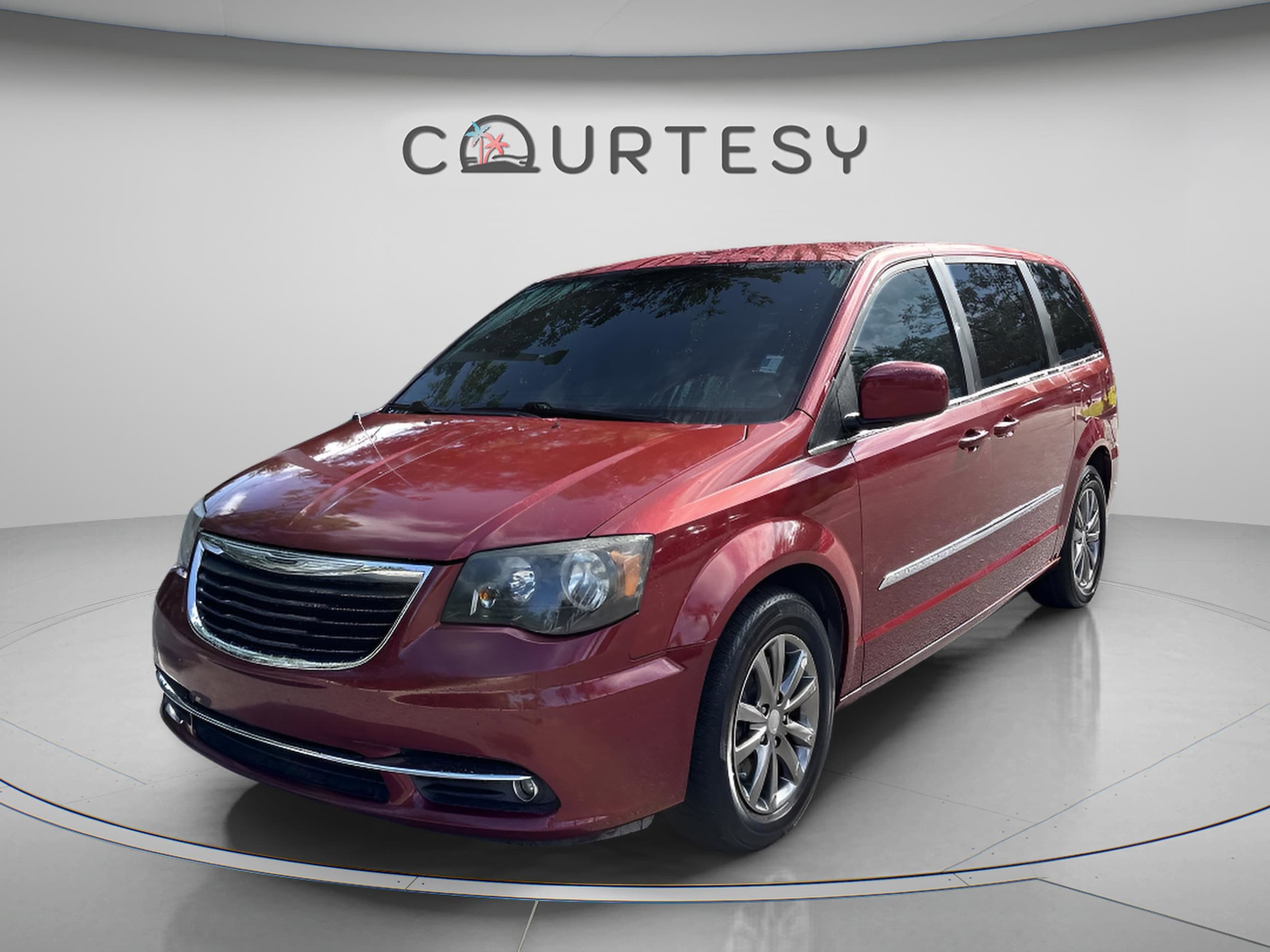 2015 Chrysler Town & Country S's photo