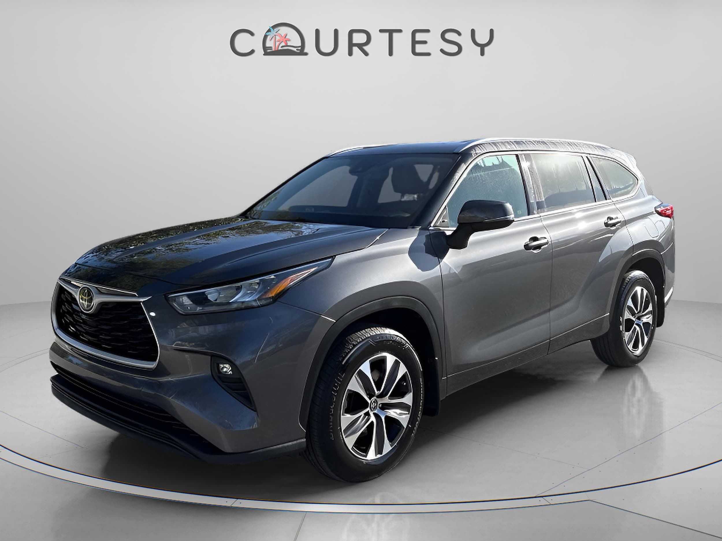 2020 Toyota Highlander XLE's photo