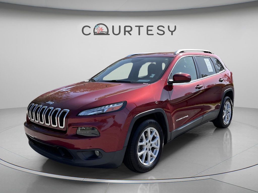Used 2017 Jeep Cherokee Latitude FWD SUV