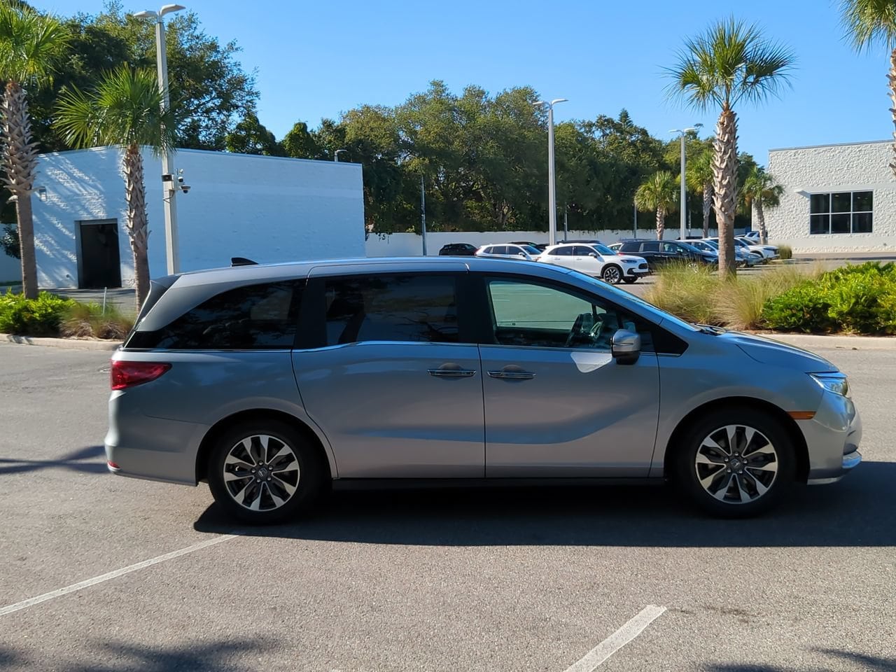 2024 Honda Odyssey EX-L - Photo 8