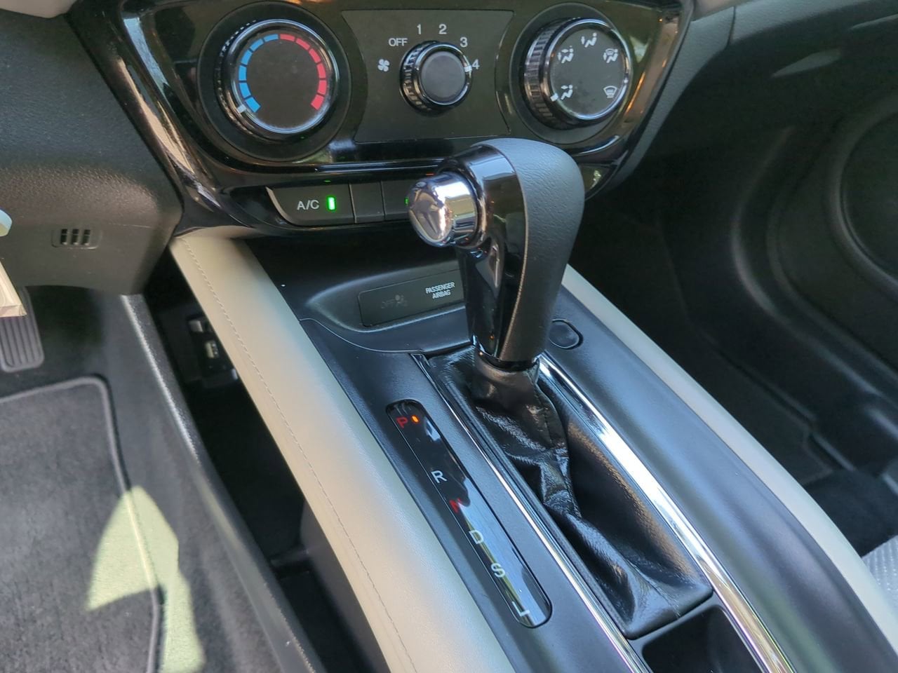 2017 Honda HR-V LX - Photo 16