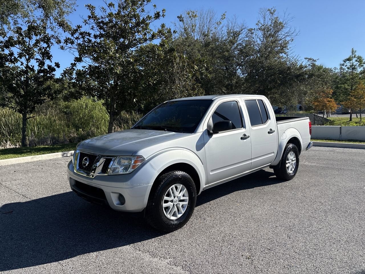 2019 Nissan Frontier SV photo 2