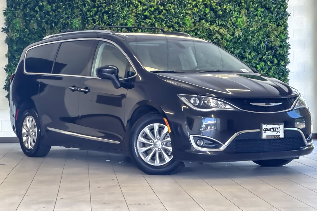 Used 2018 Chrysler Pacifica Touring L Van