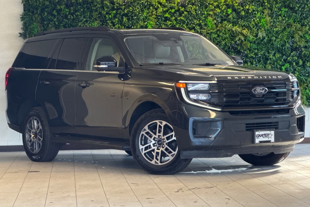 Used 2025 Ford Expedition Active SUV