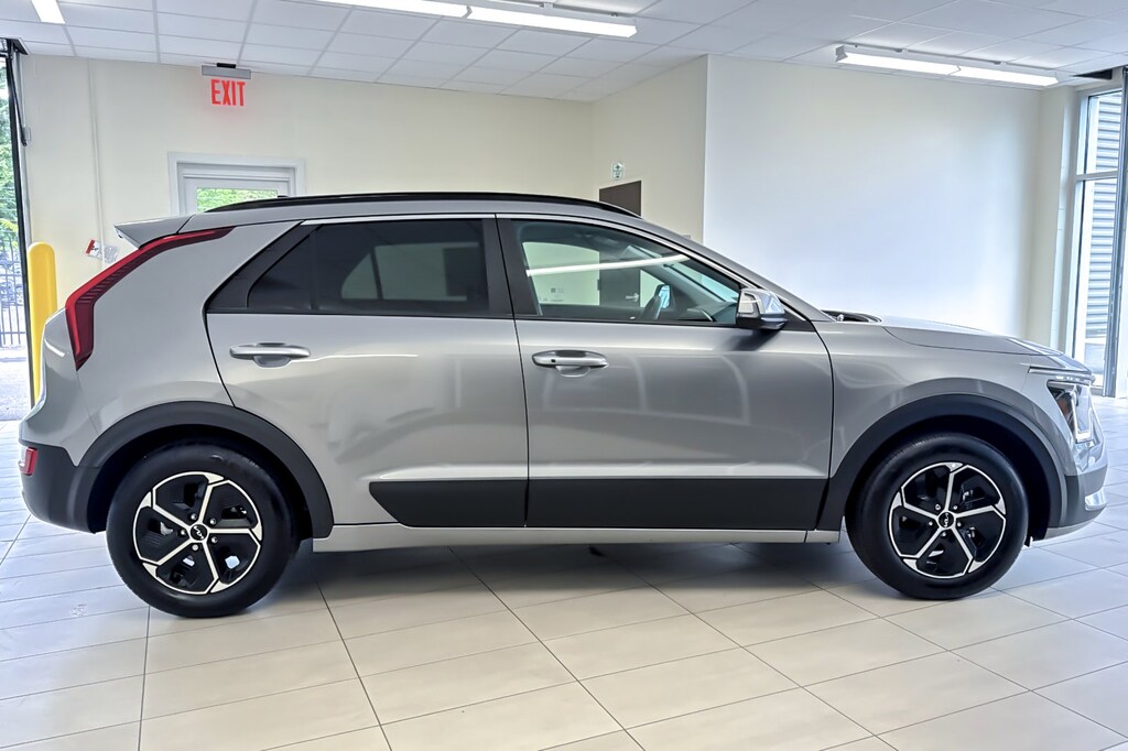Used 2023 Kia Niro EX SUV