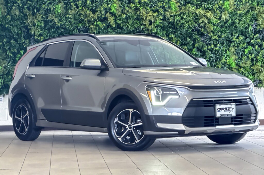 Used 2023 Kia Niro EX SUV