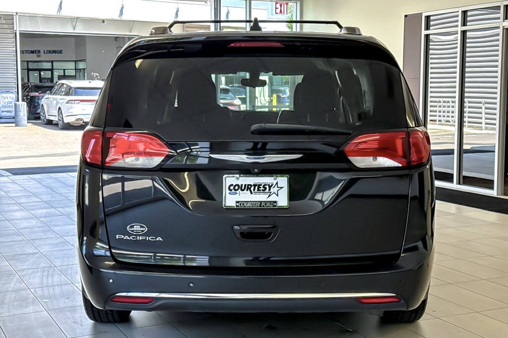 Used 2018 Chrysler Pacifica Touring L Van
