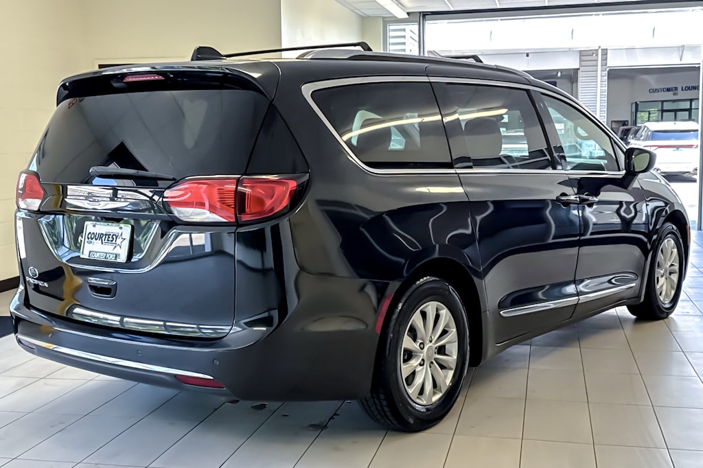 Used 2018 Chrysler Pacifica Touring L Van