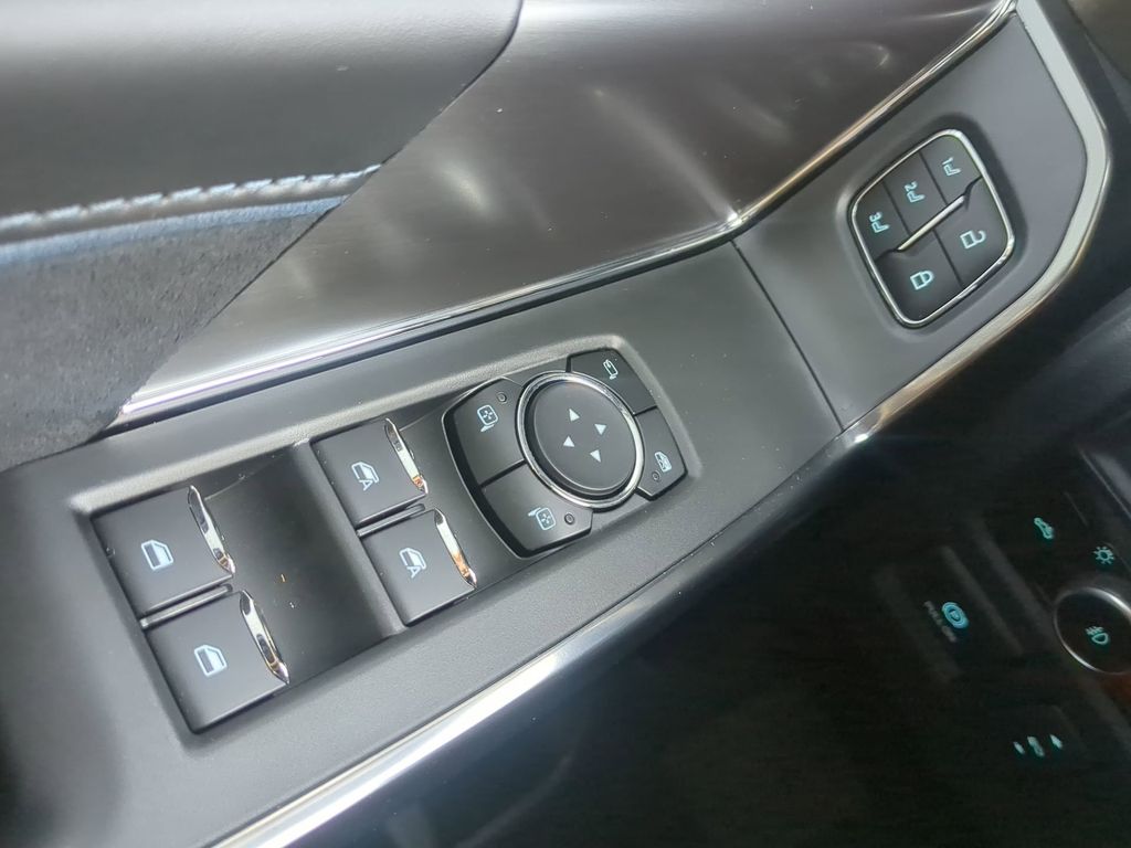 2025 Ford F-150 Platinum - Photo 28