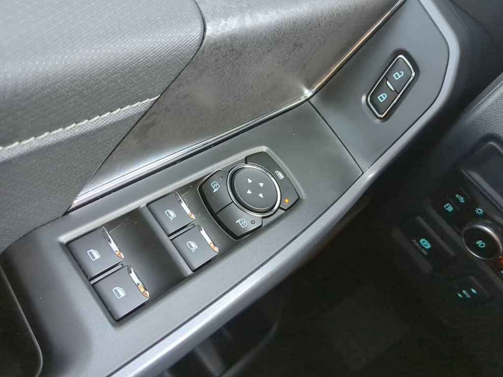 2025 Ford F-150 XLT - Photo 28