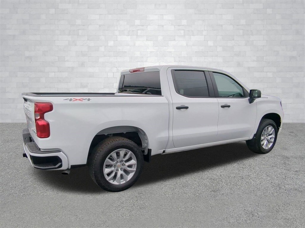 2025 Chevrolet Silverado 1500 Custom photo 2