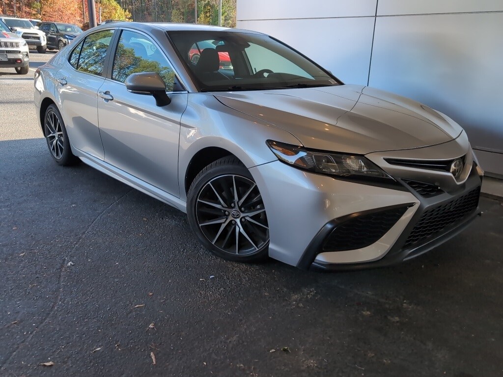 2024 Toyota Camry SE photo 2