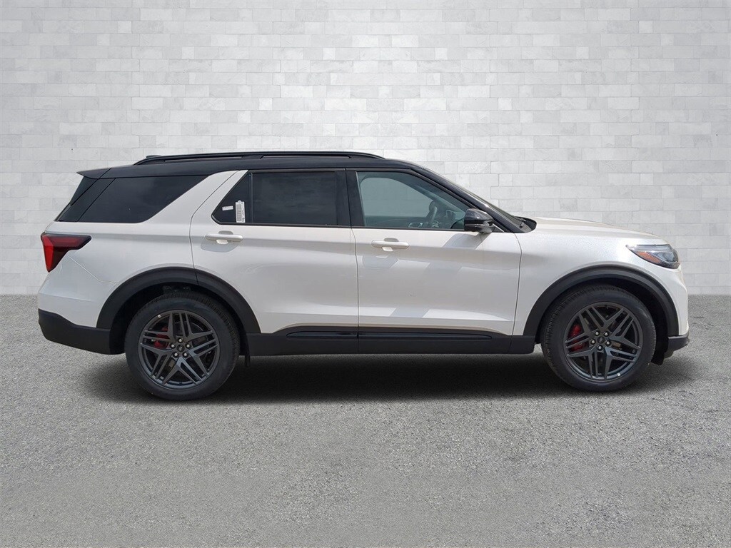 2025 Ford Explorer ST photo 2