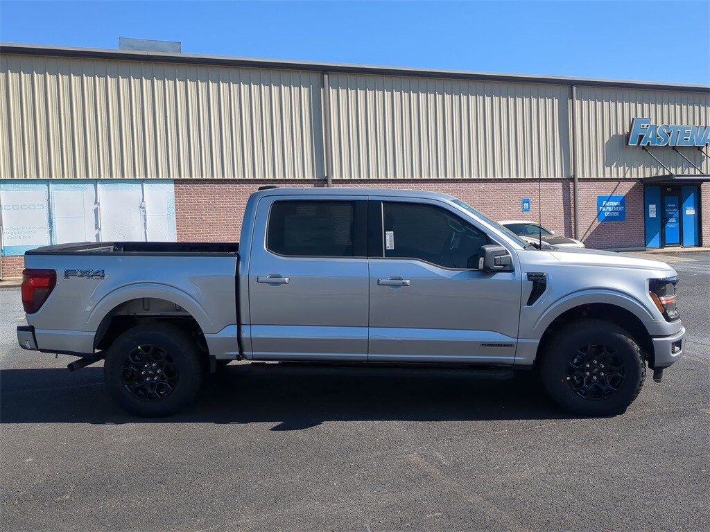 2024 Ford F-150 XLT photo 3