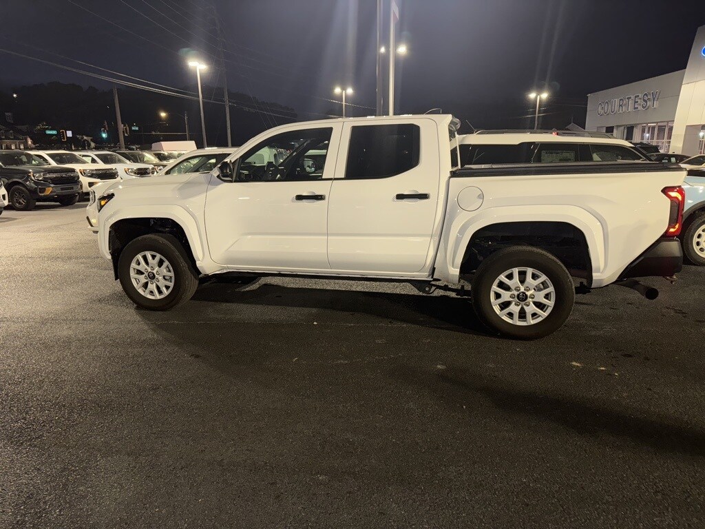 2024 Toyota Tacoma SR photo 4