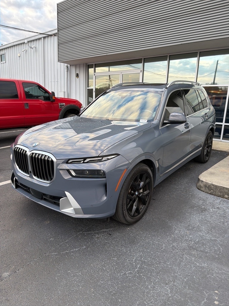 2023 BMW X7 40i's photo