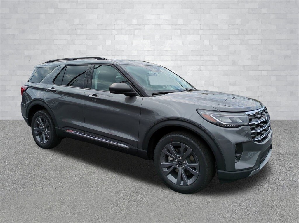 2025 Ford Explorer photo 2