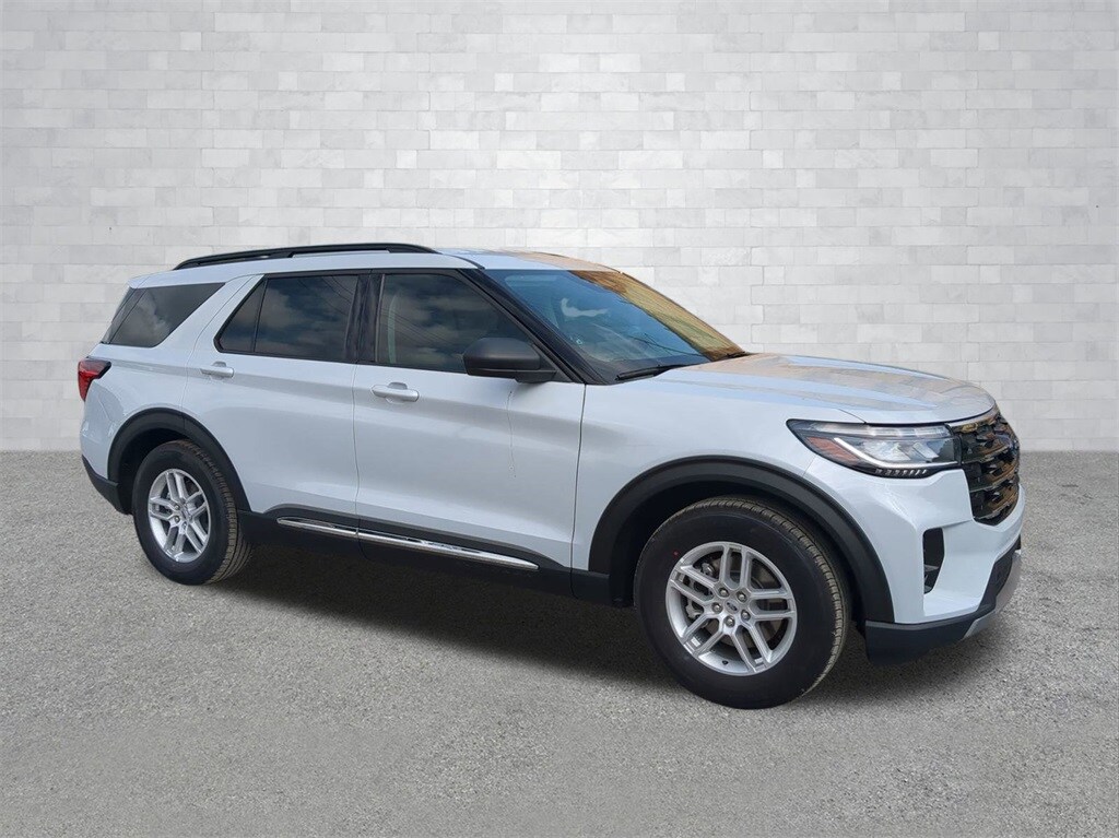 2025 Ford Explorer photo 2