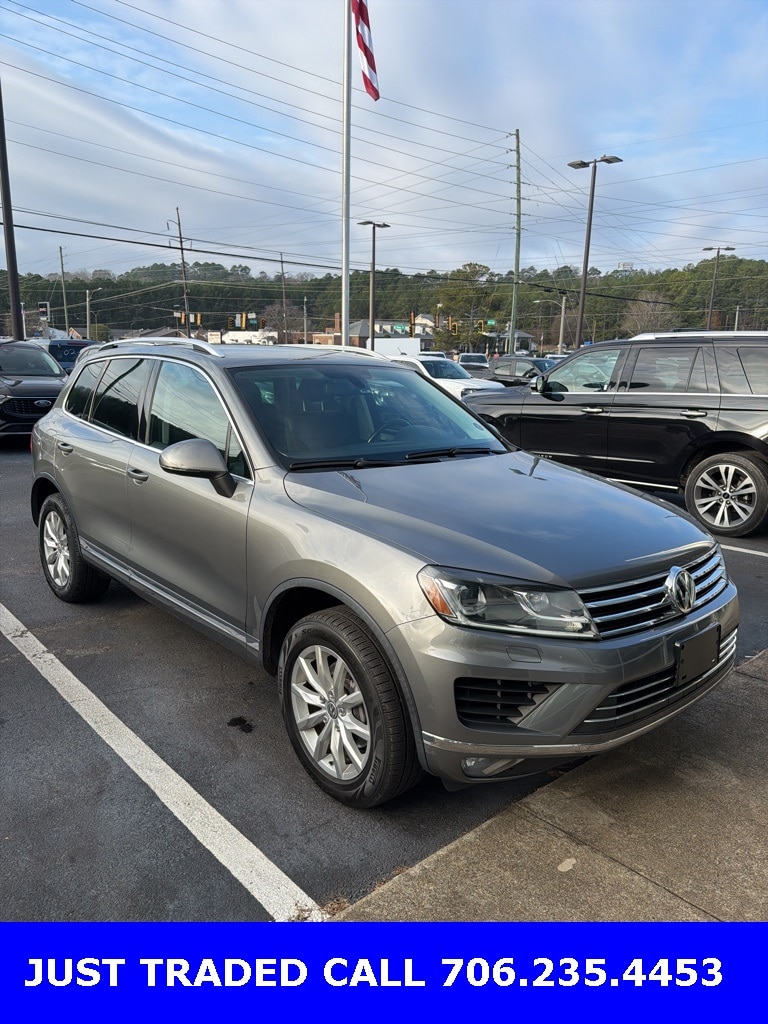 2016 Volkswagen Touareg Sport's photo
