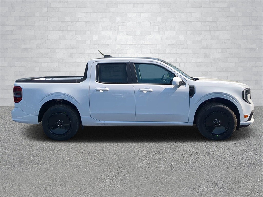 2025 Ford Maverick photo 2