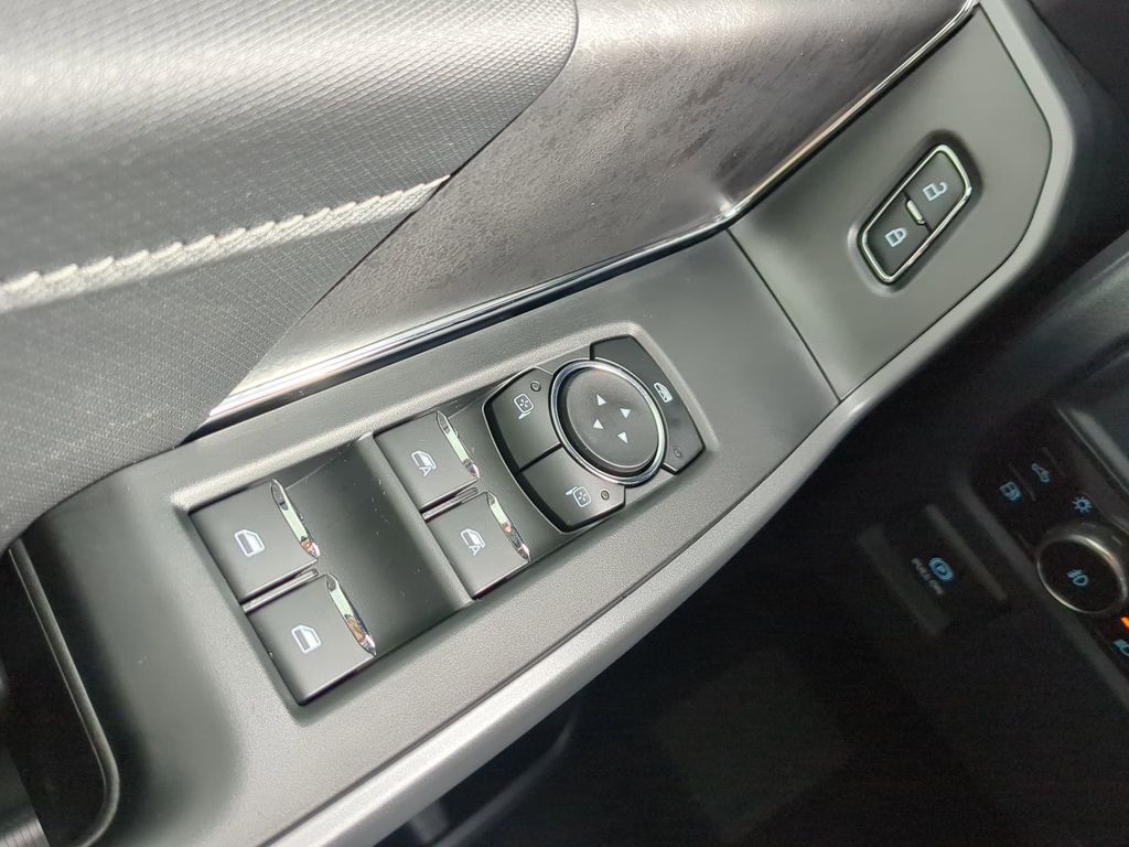 2025 Ford F-150 XLT - Photo 28