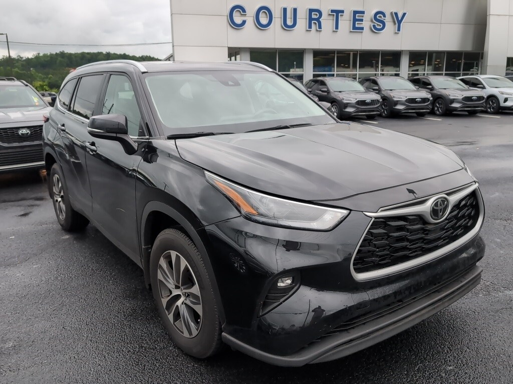 2024 Toyota Highlander XSE photo 2