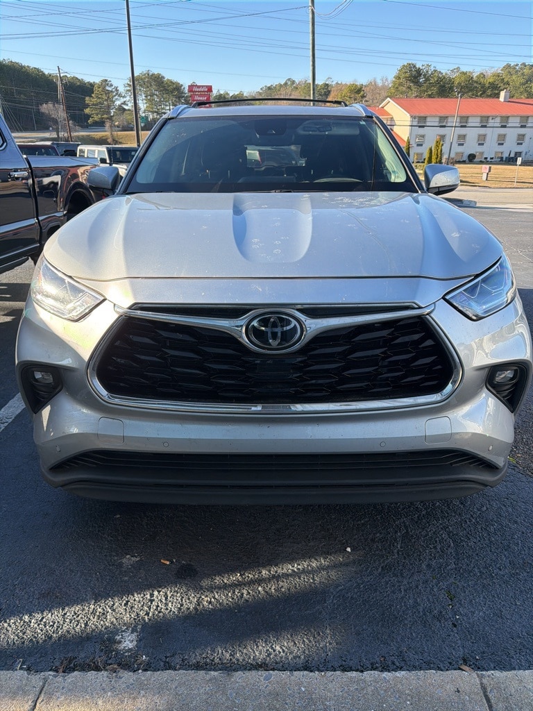 2022 Toyota Highlander Limited's photo
