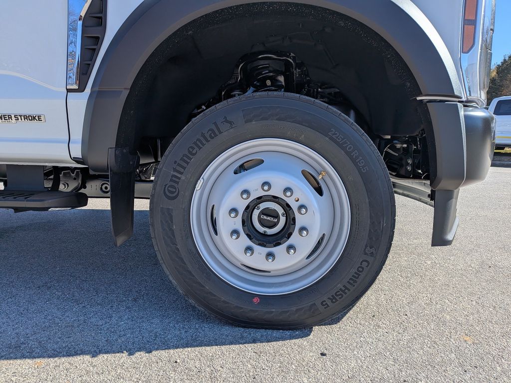 2026 Ford F-450 Super Duty Chassis Cab XL - Photo 9