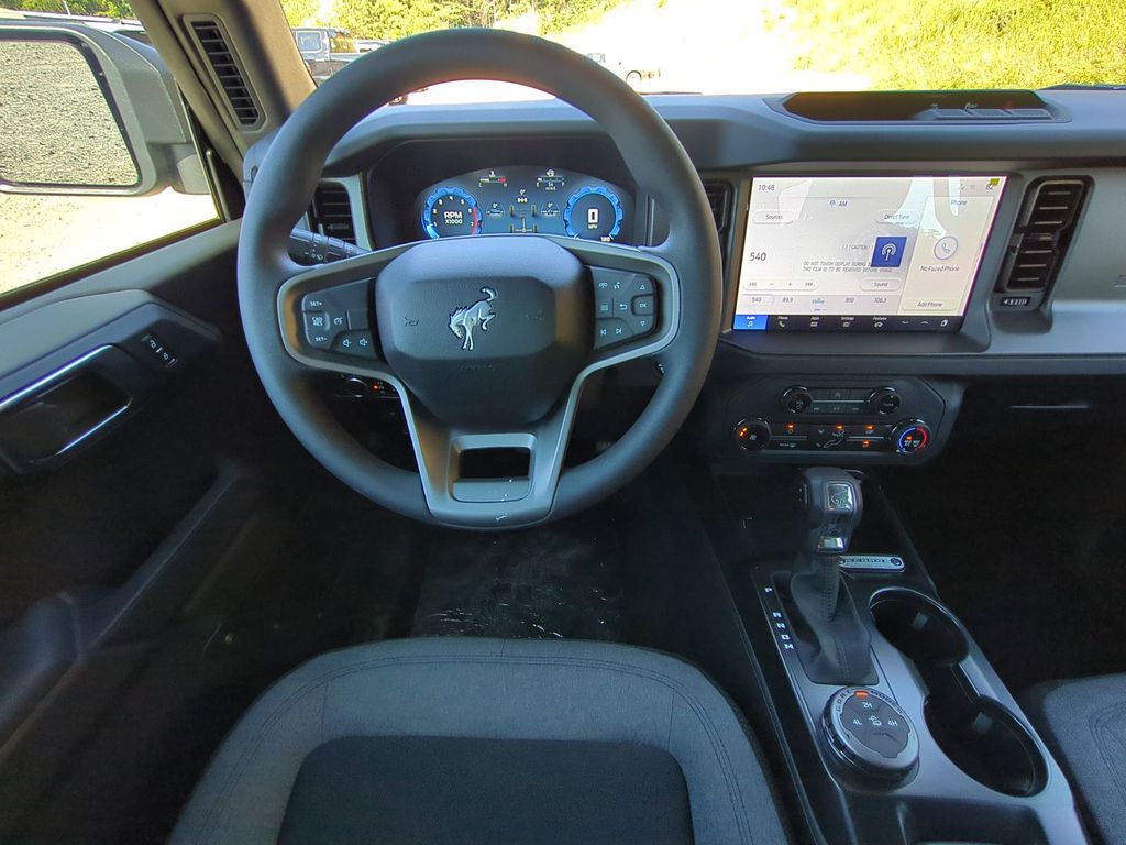 2025 Ford Bronco 4-Door Base - Photo 17