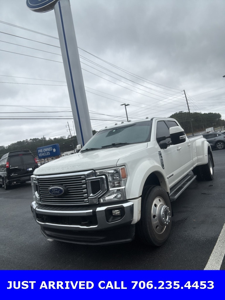 2022 Ford F-450 Super Duty Lariat's photo