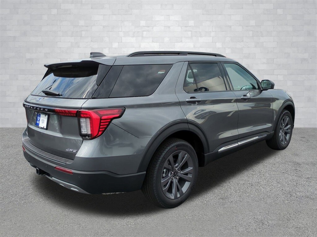 2025 Ford Explorer photo 4