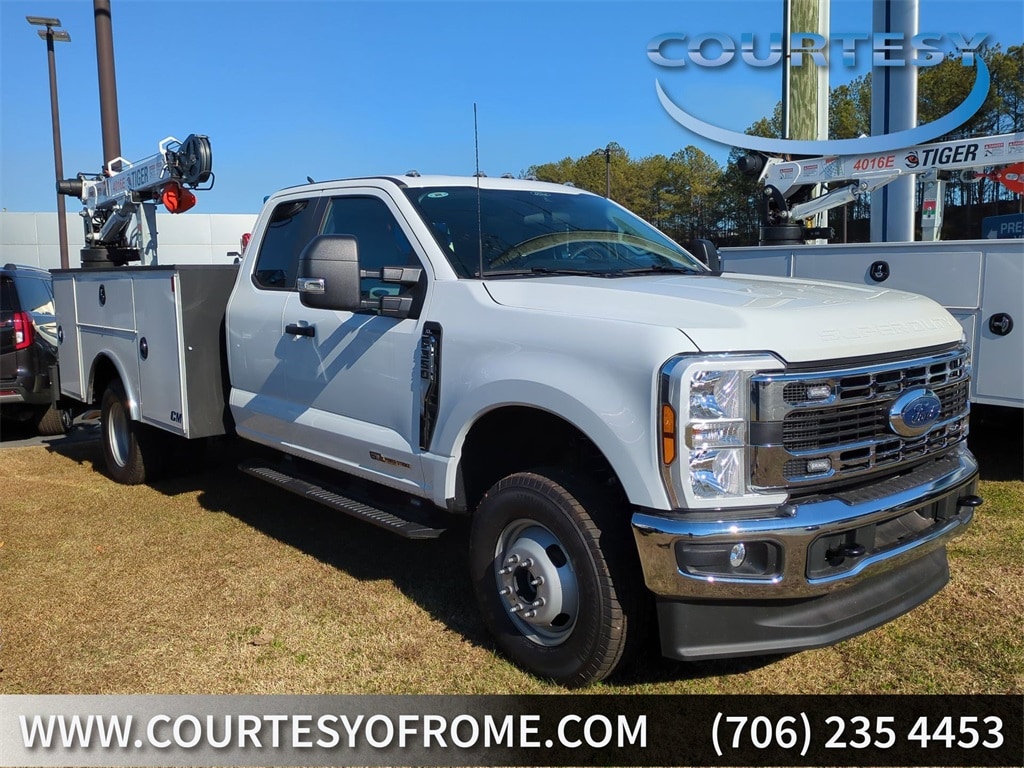 2025 Ford F-350 Super Duty Chassis Cab XL's photo