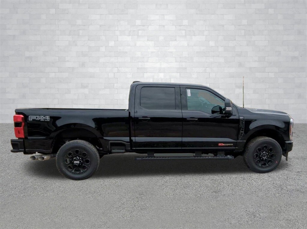 2025 Ford F-250 Lariat photo 2