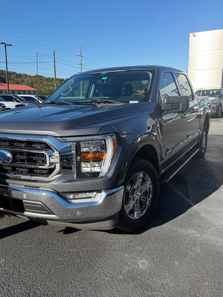 2021 Ford F-150 XLT photo 2