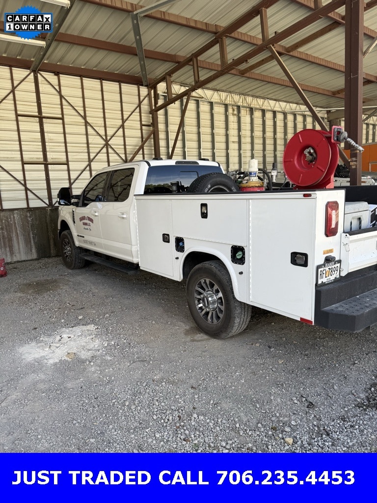 2022 Ford F-350 Super Duty Chassis Cab Lariat's photo