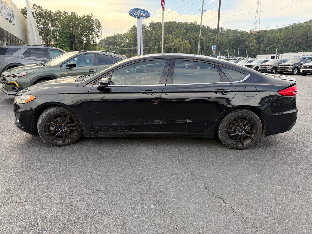 2019 Ford Fusion SE photo 2
