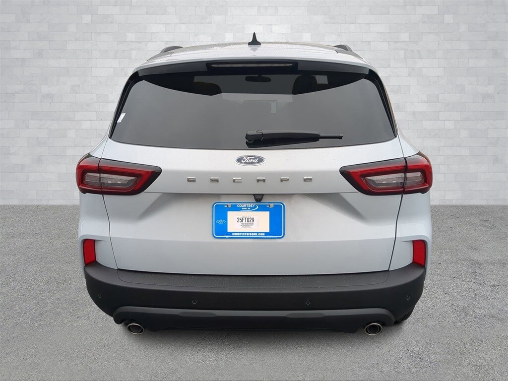 2025 Ford Escape ST-Line photo 4