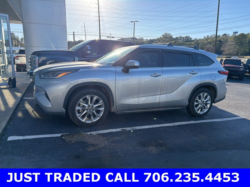2022 Toyota Highlander Limited's photo