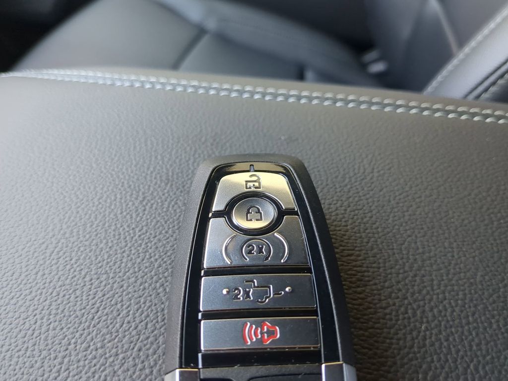 2025 Ford F-150 XLT - Photo 33