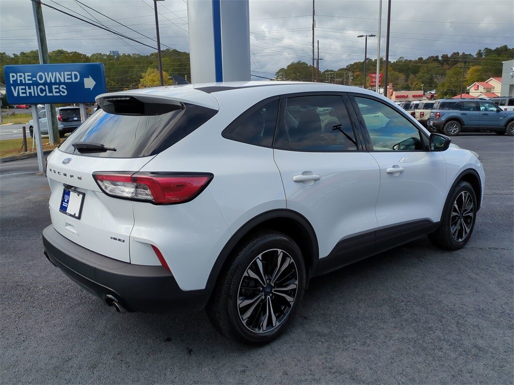 2022 Ford Escape SE photo 3