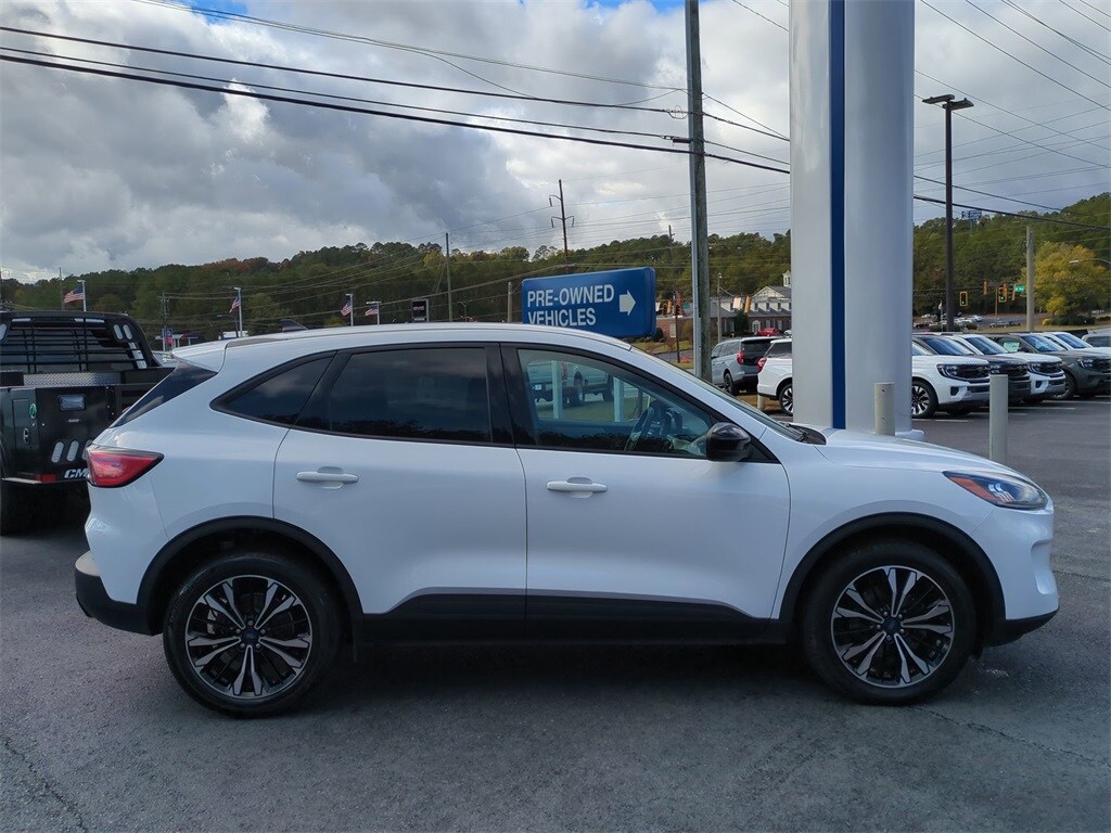 2022 Ford Escape SE photo 2