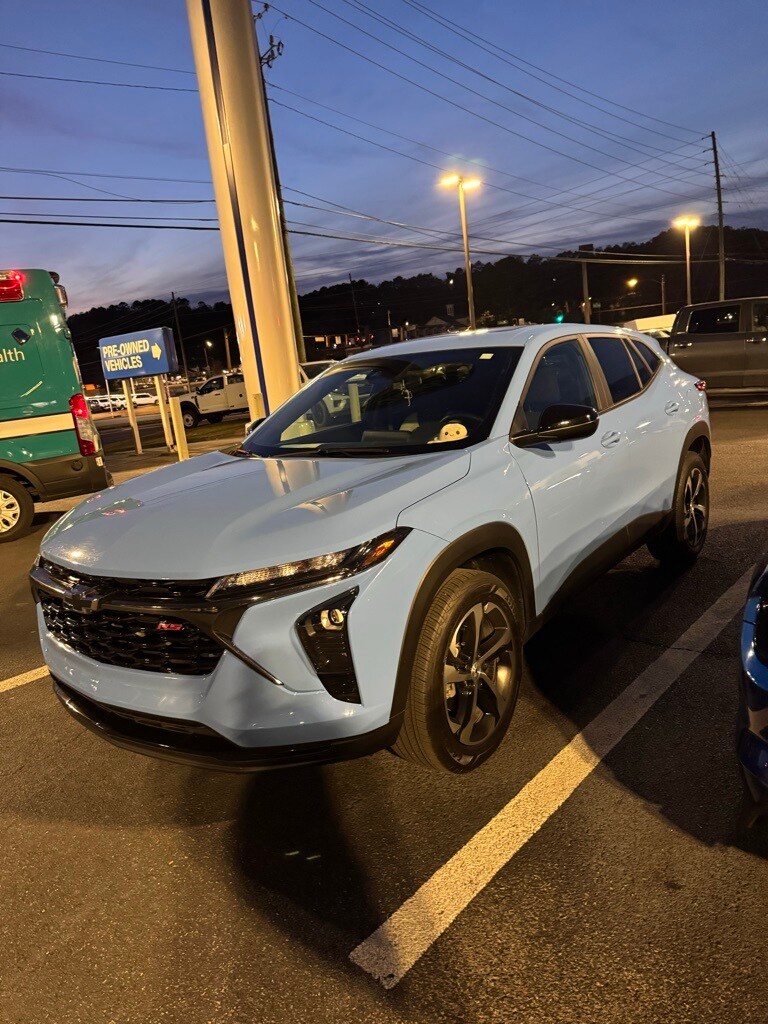 2024 Chevrolet Trax photo 2