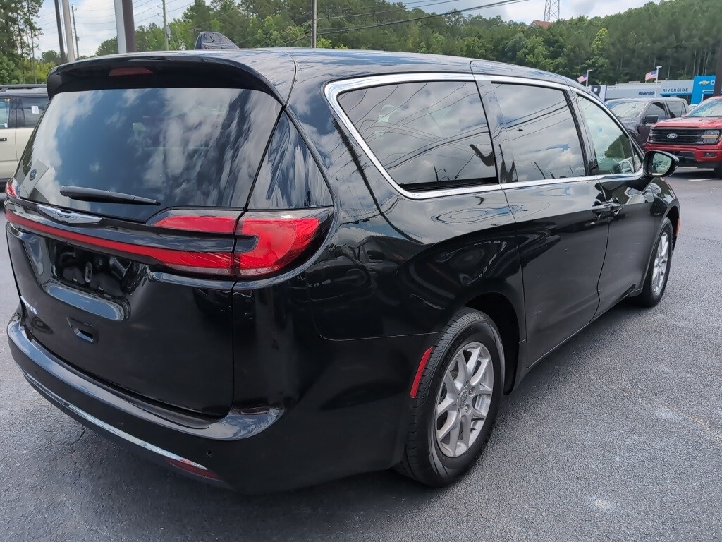 2024 Chrysler Pacifica Touring L photo 3