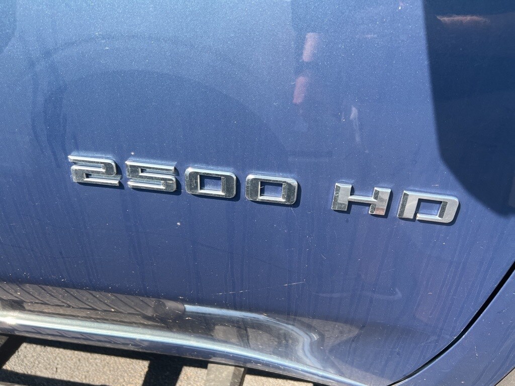 2025 Chevrolet Silverado 2500HD LT photo 2