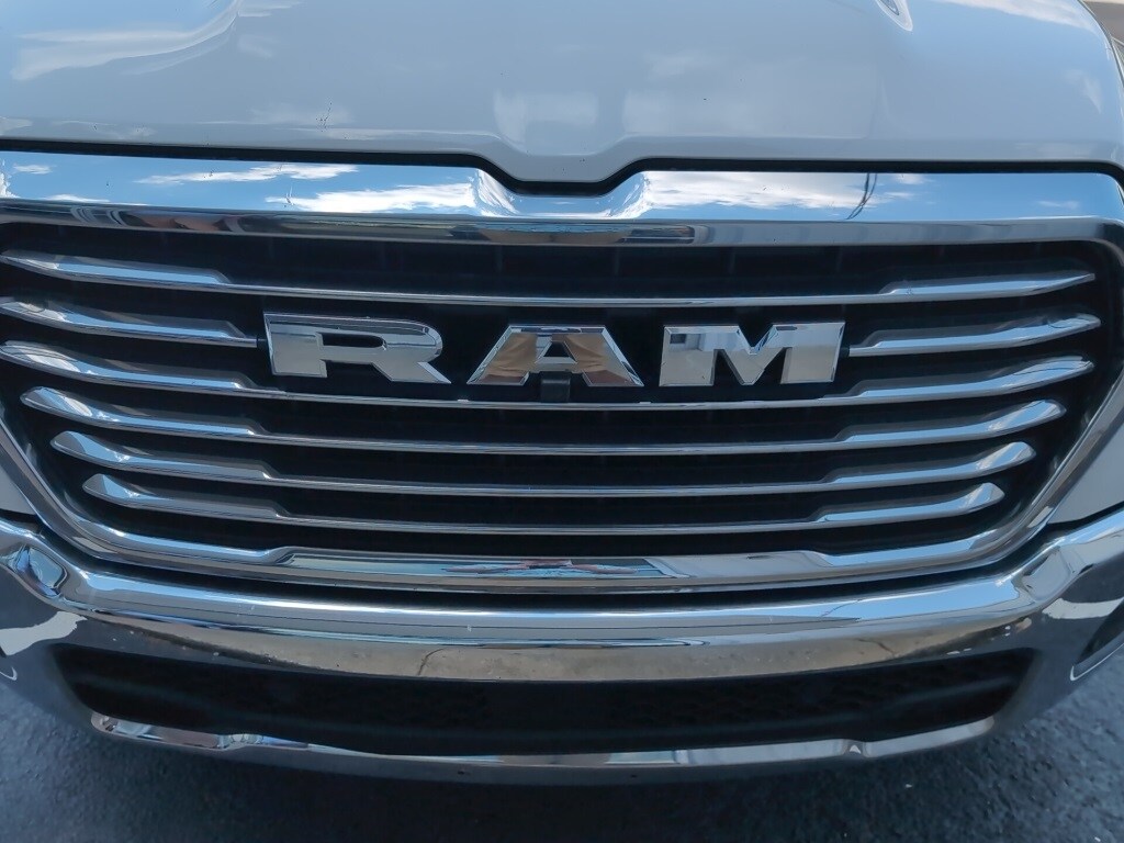 2025 Ram 1500 Laramie photo 3